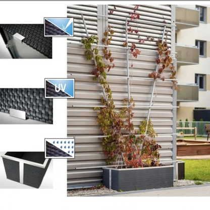 Jardinera de ratán sintético trenzado en una terraza